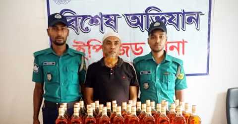 ইপিজেড থানা পুলিশের অভিযানে ১৬৮ লিটার বিদেশী মদ ও মাইক্রোবাস সহ ০১ জন মাদক ব্যবসায়ী গ্রেফতার।