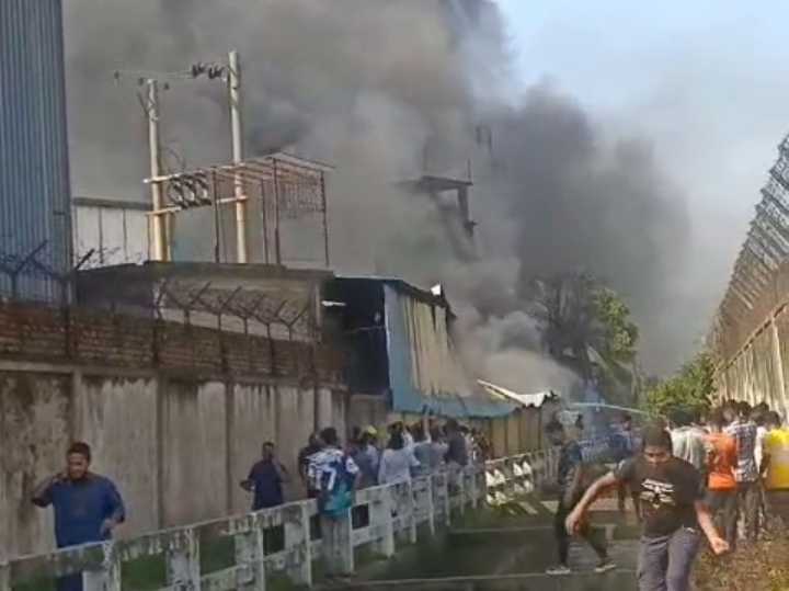 কর্ণফুলী ইপিজেডে কারখানায় আগুন, নিয়ন্ত্রণে ৮ ইউনিট